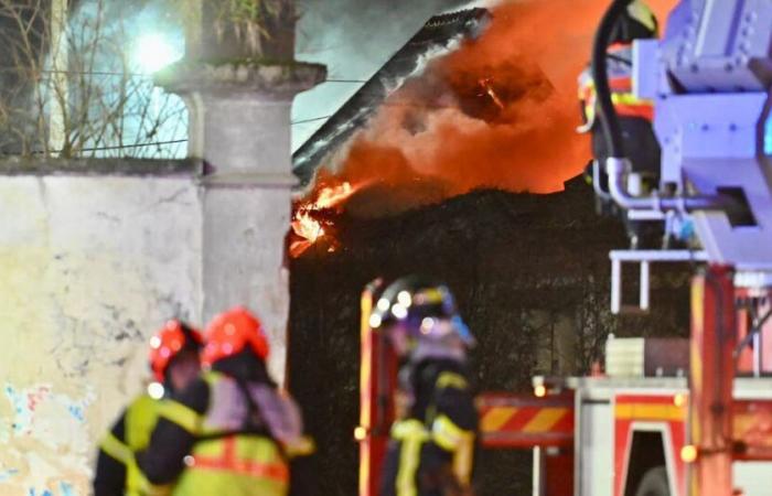 Vosges. A major fire broke out at the former George-Perrin spinning mills in Charmes