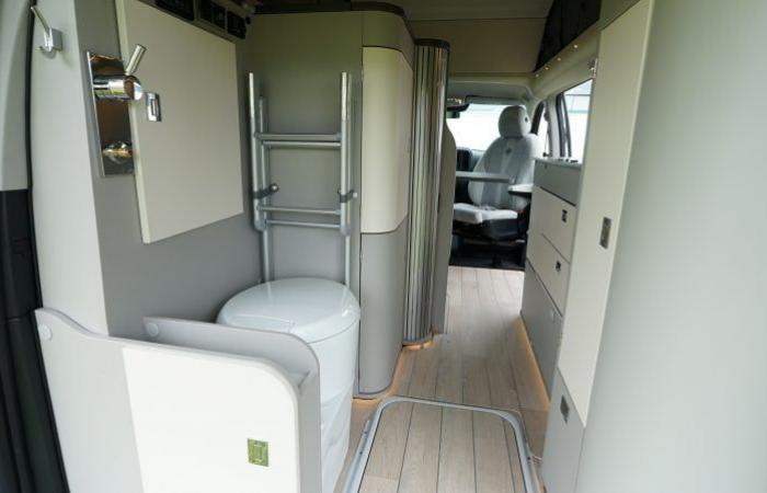 the comfortable van for four on Mercedes Vito