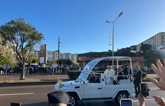 LIVE – Pope Francis arrived at the Saint-Jean baptistery, first stop on his journey