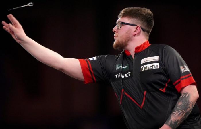 Barry comfortably into round two at the Ally Pally