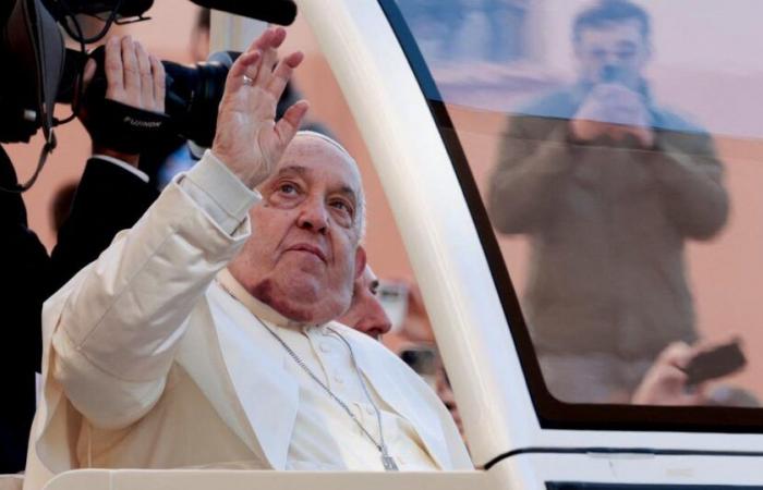 “Faith does not remain a private fact”, affirms Francis who defends “healthy secularism”