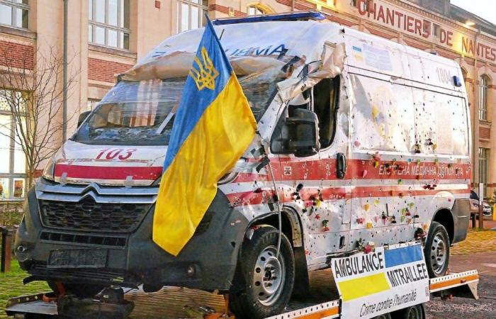 This machine-gunned ambulance will be exhibited in the country of Brest