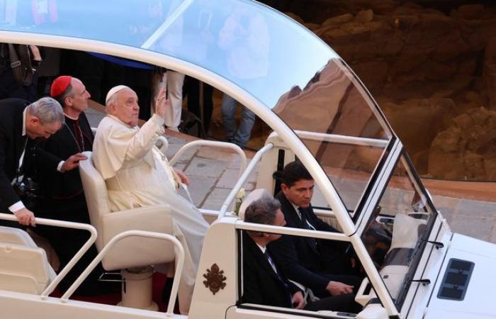 Blessed baby, Patrick Fiori, and popemobile… The best moments of Pope Francis' visit to Corsica