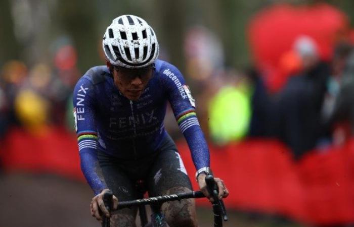 Ceylin Alvarado can just hold off Lucinda Brand and wins Citadelcross Namur for the second year in a row