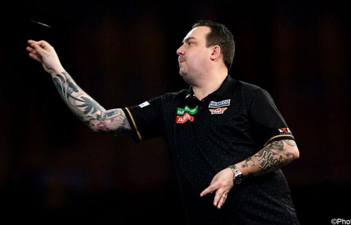 The first round is the final destination for Kim Huybrechts at the World Cup, strong Keane Barry shows no mercy