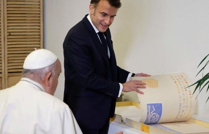 Emmanuel Macron offers Pope Francis a book on the restoration of Notre Dame, a week after its reopening