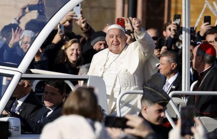 Blessed baby, Patrick Fiori, and popemobile… The best moments of Pope Francis' visit to Corsica