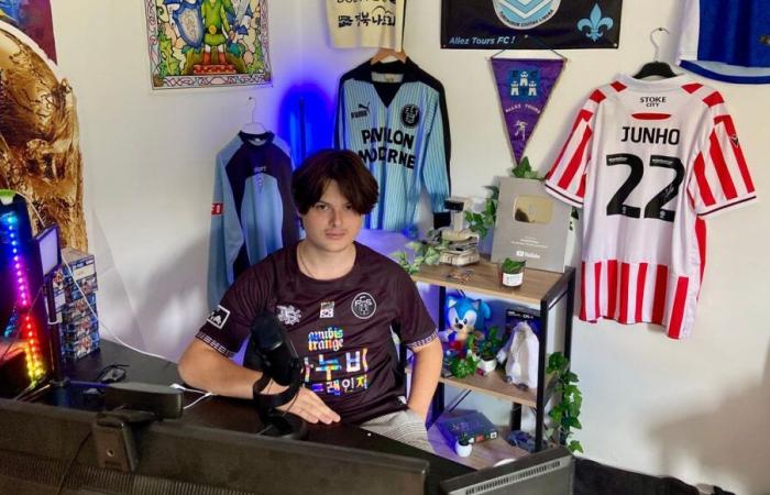 At only 19 years old, this young resident of Monts broadcasts and comments on Tours FC matches live from his home