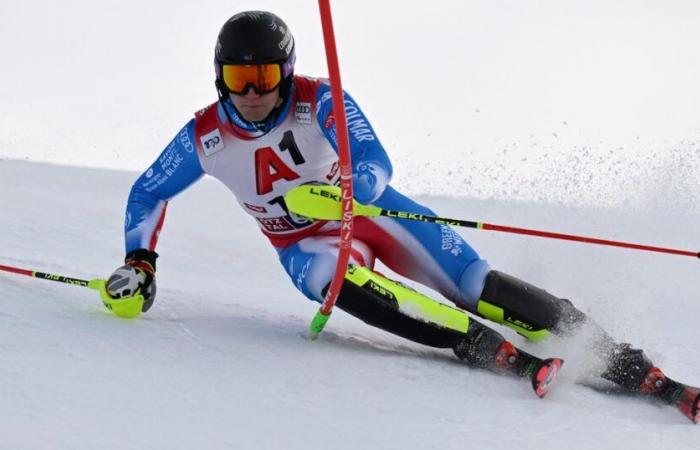 Steven Amiez leads the first round of the Val d'Isère slalom