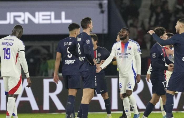 Referee briefly stops French league match between PSG and Lyon after homophobic chants | Sports