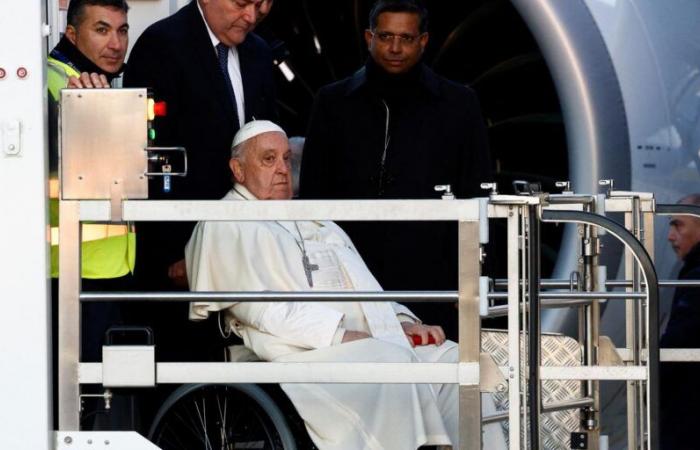 follow the visit of the sovereign pontiff to Ajaccio