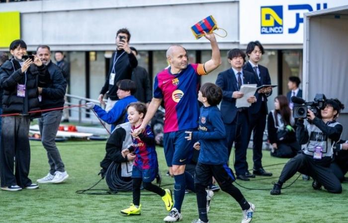 Andrés Iniesta also bids farewell to the Tokyo public