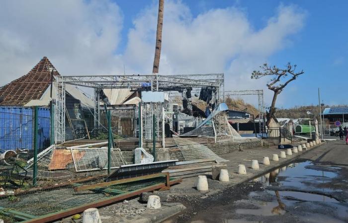 the difficulties in restoring networks after the passage of cyclone Chido in Mayotte