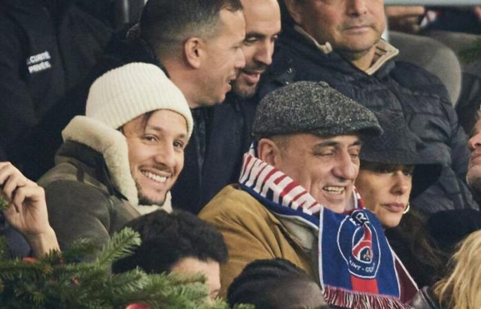 Vianney with a member of her family, Caroline Receveur with her husband… Beautiful people in the stands of the Parc des Princes for PSG-OL (PHOTOS)