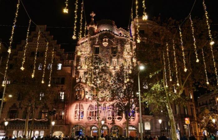 Culture/Tourism. Casa Batlló, a magical winter night