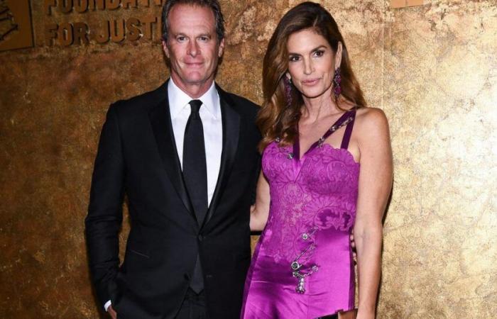 On video, the 360° Christmas dance of Cindy Crawford and her husband Rande Gerber