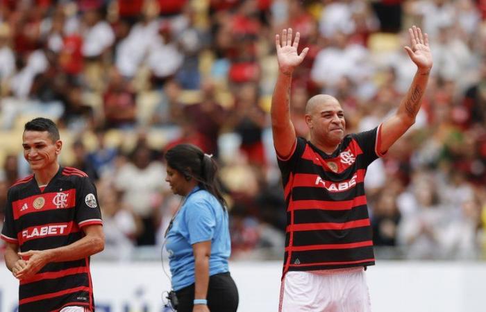 Football: Brazilian legend Adriano withdraws during a match in tribute to him