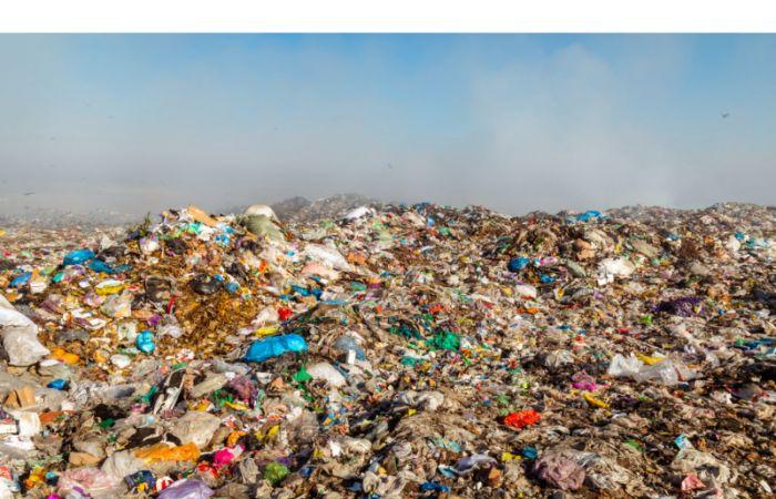 Landfills: how to reduce a major source of greenhouse gases?