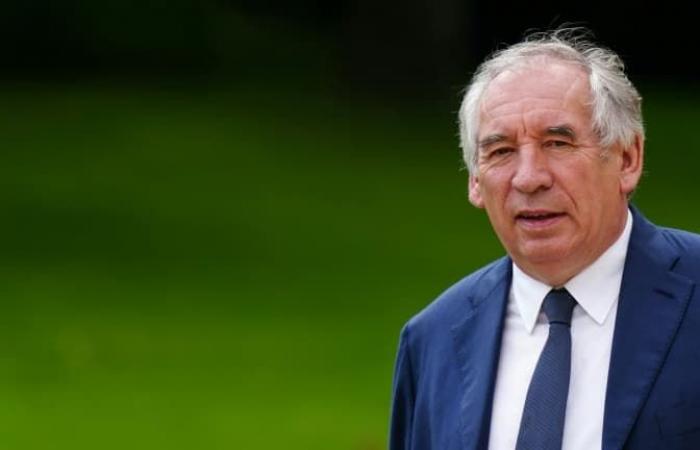 Having become Prime Minister, can François Bayrou remain mayor of Pau?