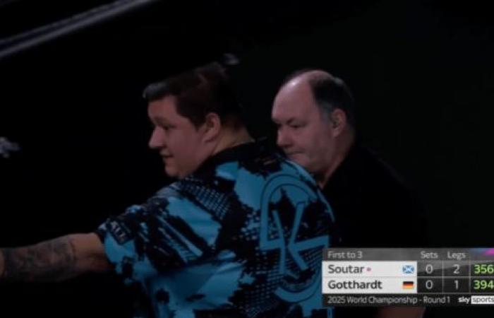 PDC World Championship forced to stop in middle of match for bizarre reason