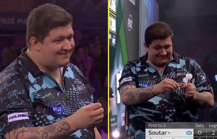 PDC World Championship forced to stop in middle of match for bizarre reason