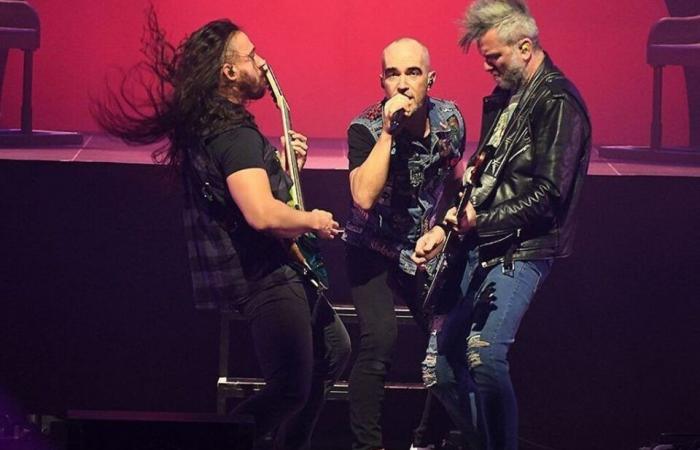 IN PICTURES. Aldebert brings his evil twin on stage and wakes up the Zénith de Caen