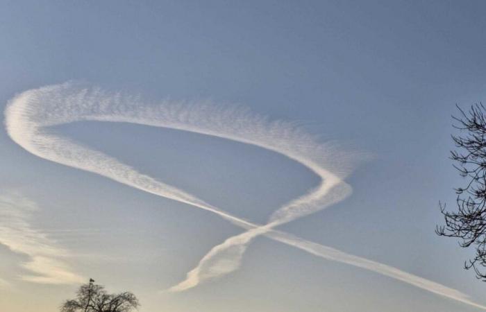 Hostage Symbol Formed In Israeli Sky