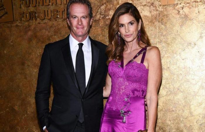 On video, the 360° Christmas dance of Cindy Crawford and her husband, Rande Gerber