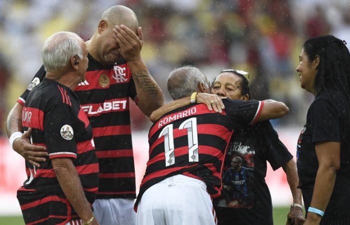 VIDEO. Football: “Unhealthy”… A Brazilian star bursts into tears during his jubilee upon hearing an AI-generated voice message from his dead father