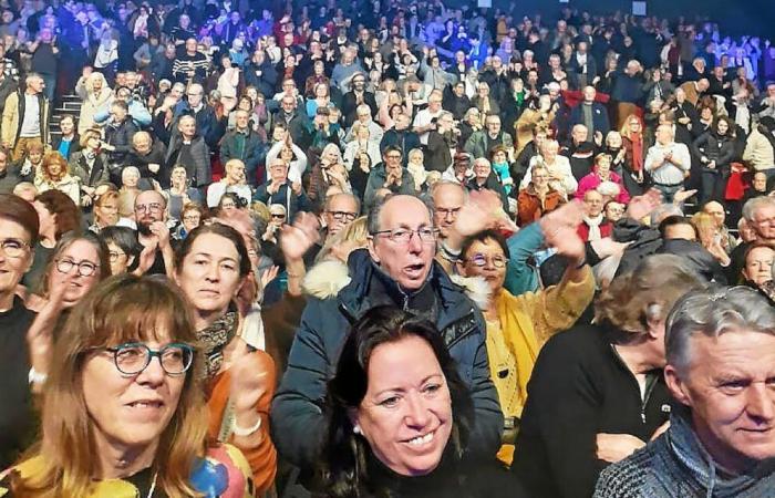 In Ploemeur, Hugues Aufray brings together 900 spectators at Océanis for the last date of his tour