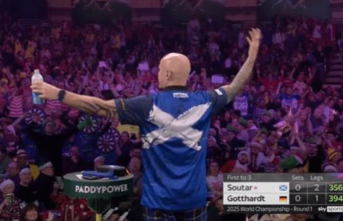 PDC World Championship forced to stop in middle of match for bizarre reason