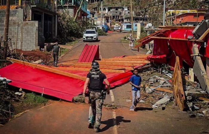 in Marseille, the Mahorais collect news from their families affected by Cyclone Chido