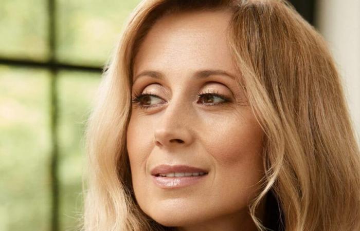 Eating disorders, complex relationship with her father… Lara Fabian reveals herself like never before in “Je suis là”, an “eminently liberating” album