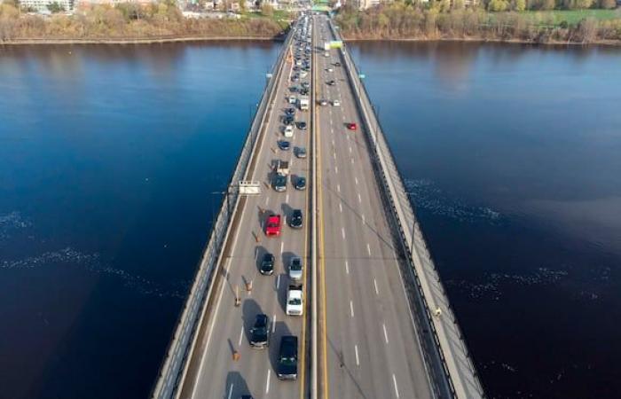 Steven MacKinnon gets his bridge in the East