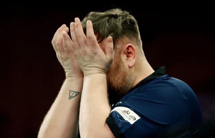 Fans slam ‘disgraceful’ treatment of Rangers-daft darts star during defeat as he breaks down in tears before match ends