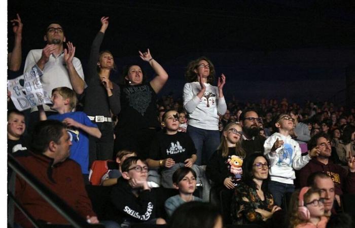 IN PICTURES. Aldebert brings his evil twin on stage and wakes up the Zénith de Caen