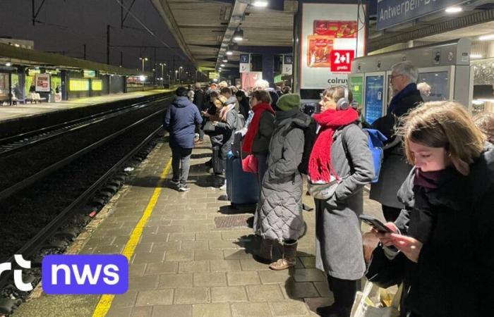 Commuters discover the new timetables and the modified rail offer from SNCB