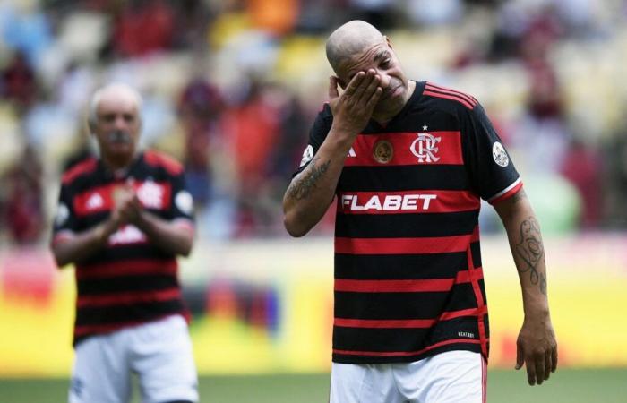 Former Brazilian striker Adriano bursts into tears during a match in his honor (video)