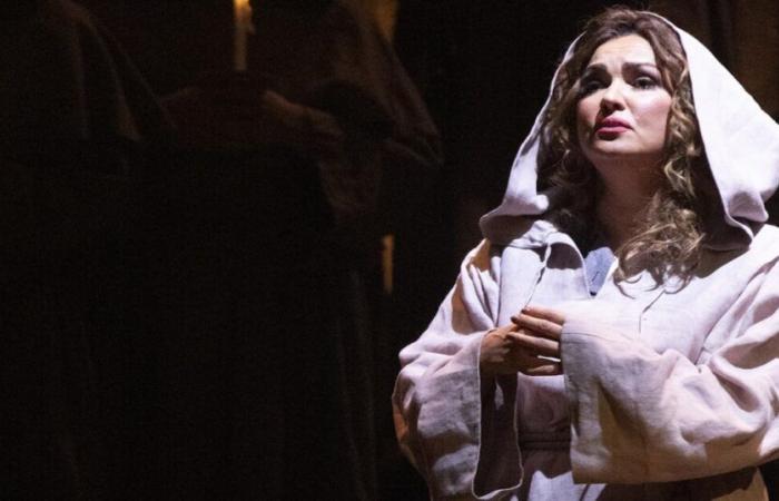 Anna Netrebko honored with the Puccini Prize