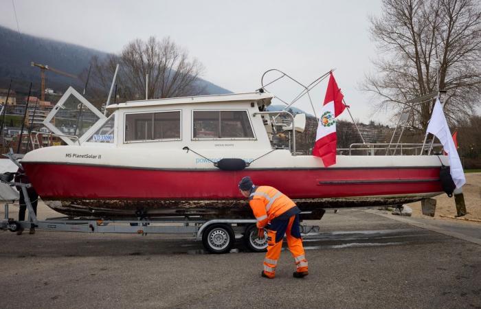 Planet Solar II left Neuchâtel for Lake Titicaca