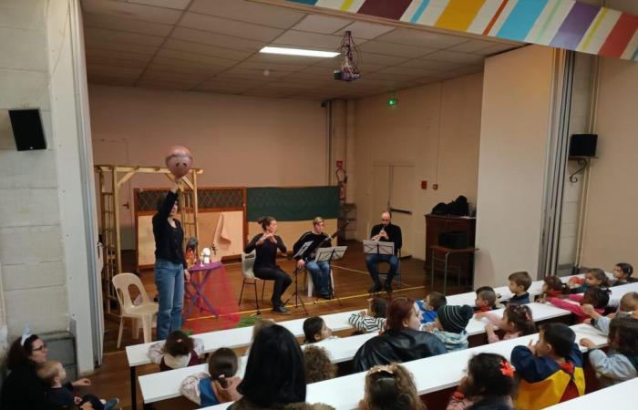 When the Pau Pays de Béarn orchestra travels to schools to introduce young children to classical music