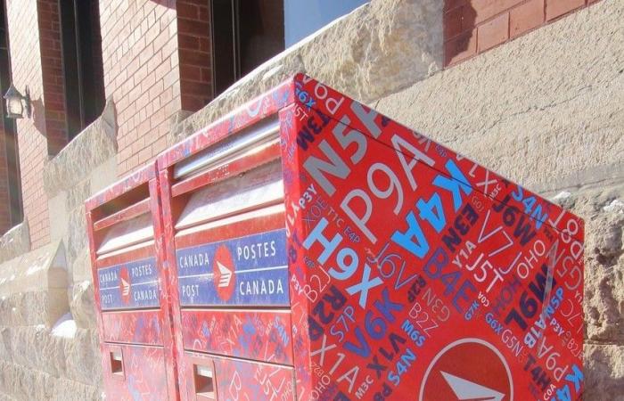 Canada Post resumes service after special law