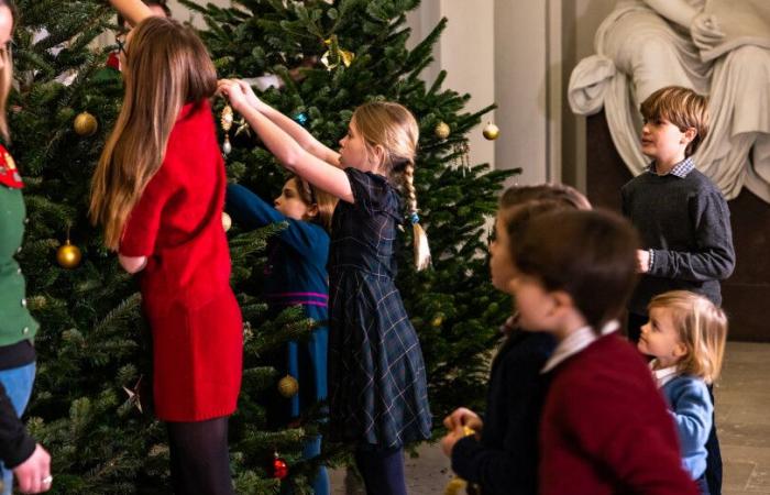 Surrounded by her grandchildren, Silvia from Sweden receives Christmas trees