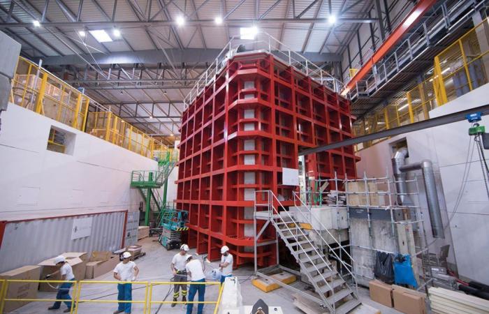 Building a giant neutrino detector in underground caverns