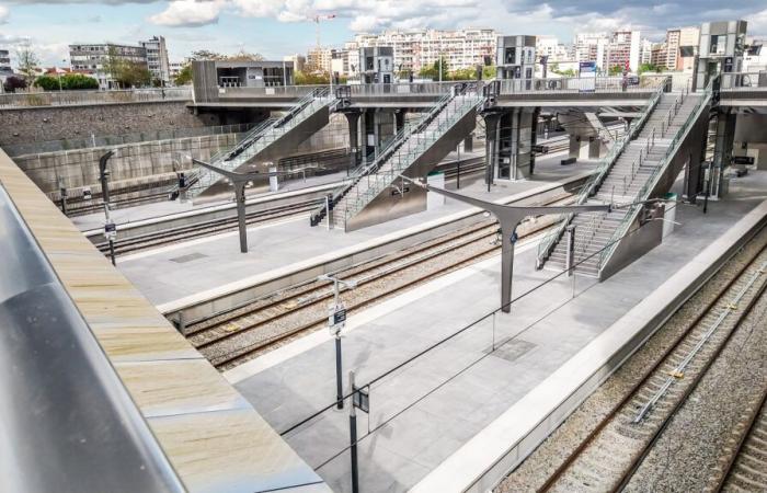 Nanterre-la-Folie station, designed by Arcadis, is full of travelers