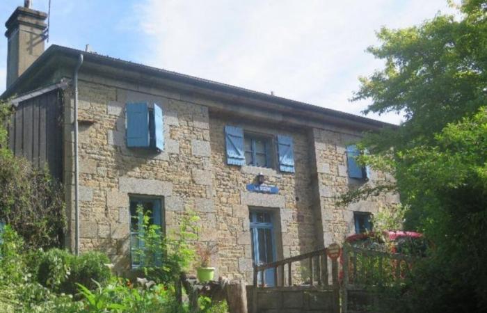 Who has plans for these pretty houses located along a canal in Brittany?