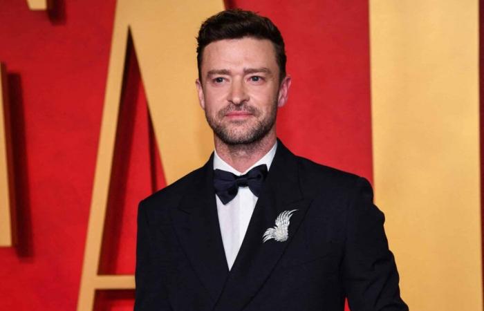 Justin Timberlake shows too much, victim of clothing accident during concert