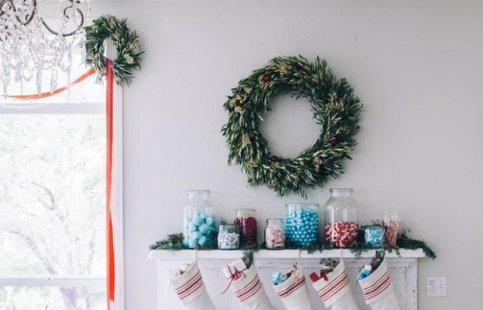 16 festive fireplace decorations to amaze your guests this Christmas