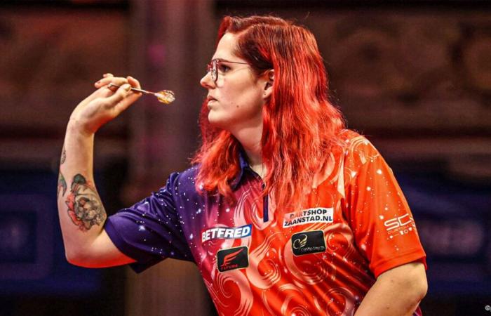 LIVE BLOG: Noa-Lynn van Leuven, the first trans person at the Darts World Cup, cannot perform stunts against fellow countryman Doets