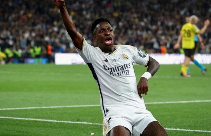 Vinicius consoles himself by winning FIFA’s The Best trophy, Mbappé absent from the XI of the year